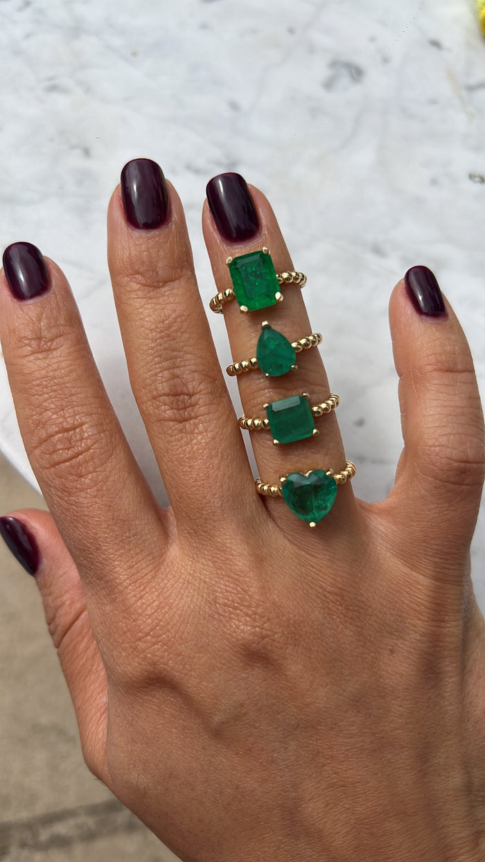 Gold bead heart emerald ring
