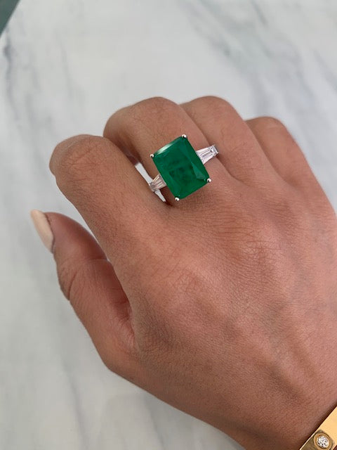 Sterling silver Emerald green ring with baguette side stones