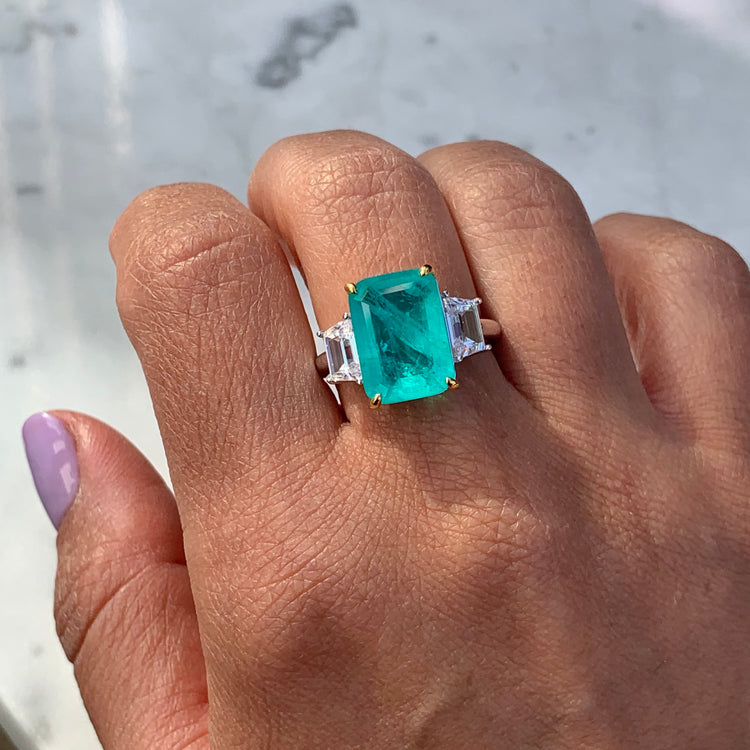 Huge emerald deals ring